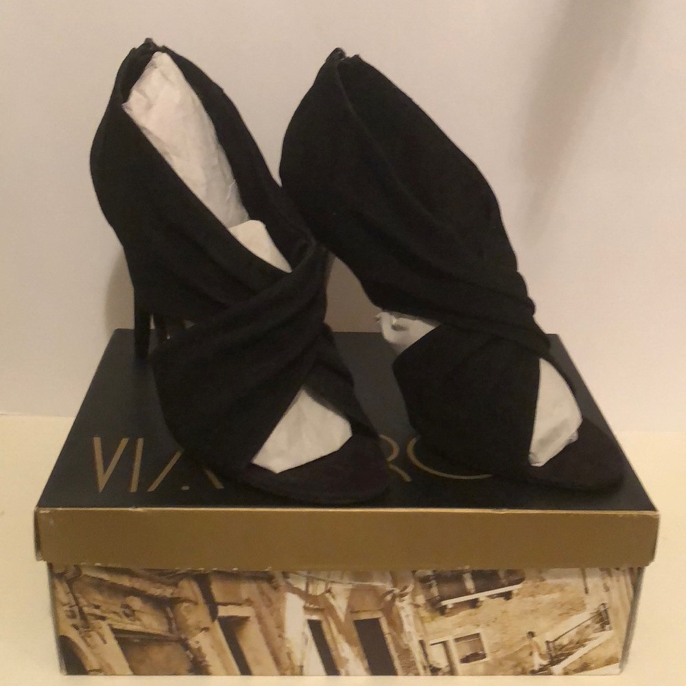 NIB Black Suede Heels Size 10